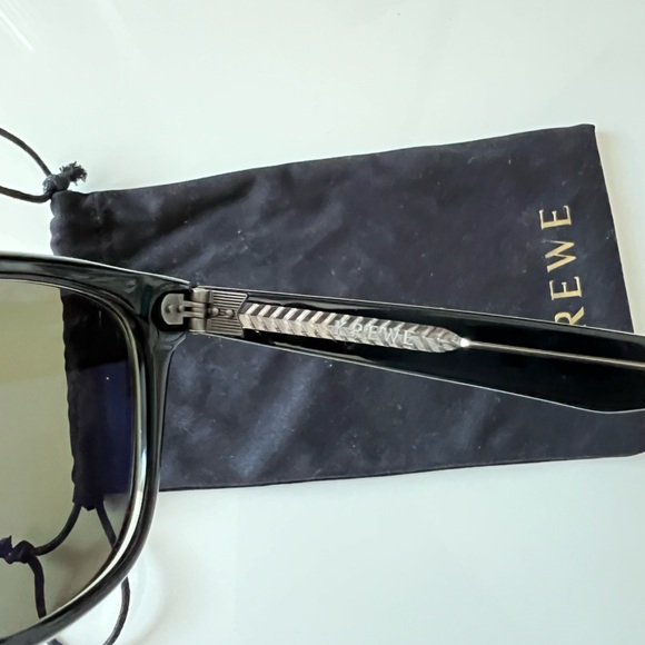 KREWE Black Sunglasses. 1 year old. No damage. Comes with cloth case - Picture 5 of 6